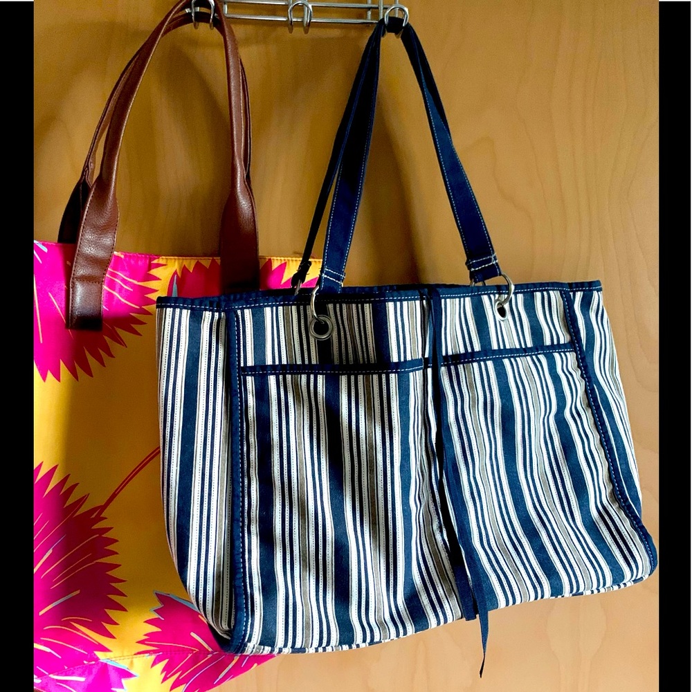 Multipurpose Tote Bag with Tons of Pockets!